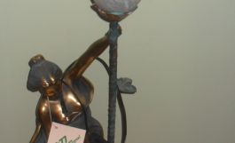 Figura en Bronce con Lámpara-1485