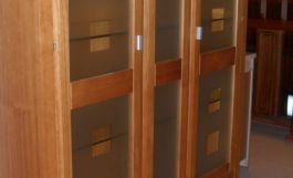 Vitrina de 3 Puertas en madera-Abeto-1489